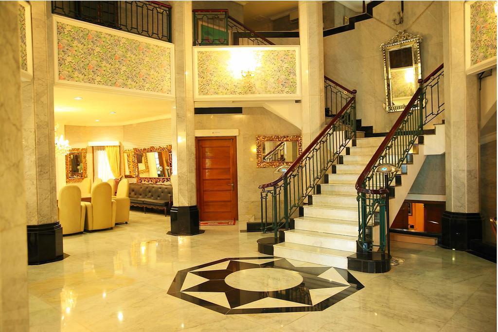 Arimbi Pejaten Suites Jakarta Buitenkant foto