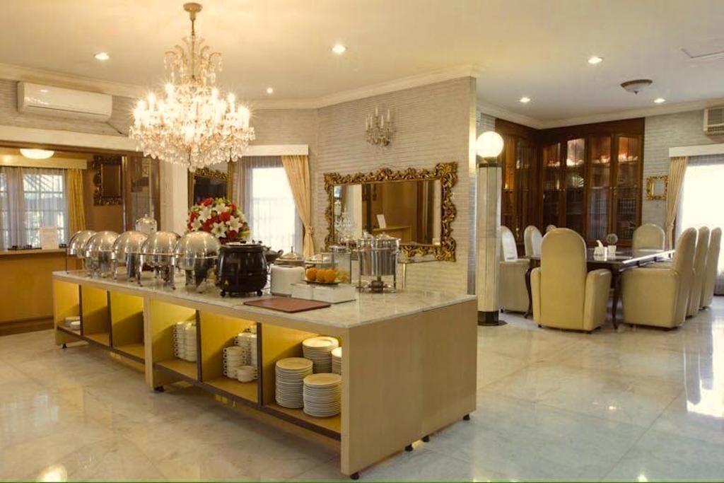 Arimbi Pejaten Suites Jakarta Buitenkant foto