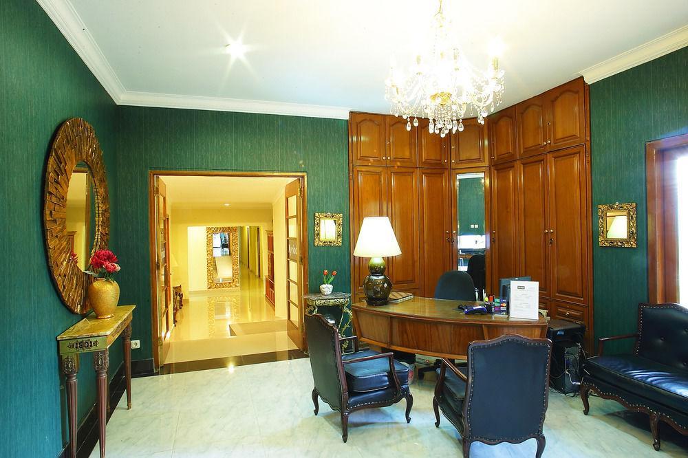 Arimbi Pejaten Suites Jakarta Buitenkant foto