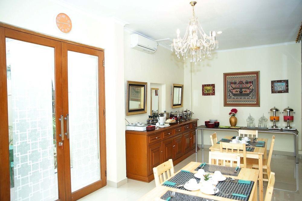 Arimbi Pejaten Suites Jakarta Buitenkant foto
