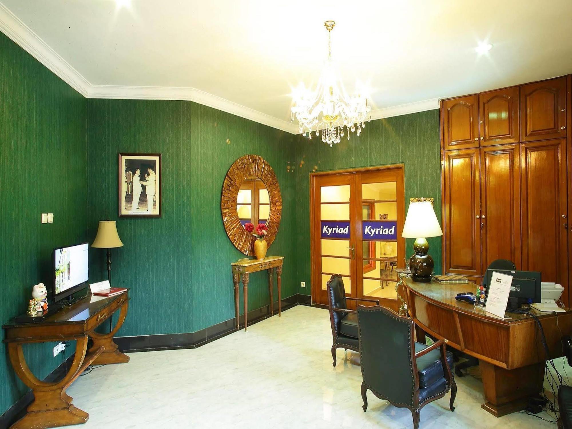 Arimbi Pejaten Suites Jakarta Buitenkant foto
