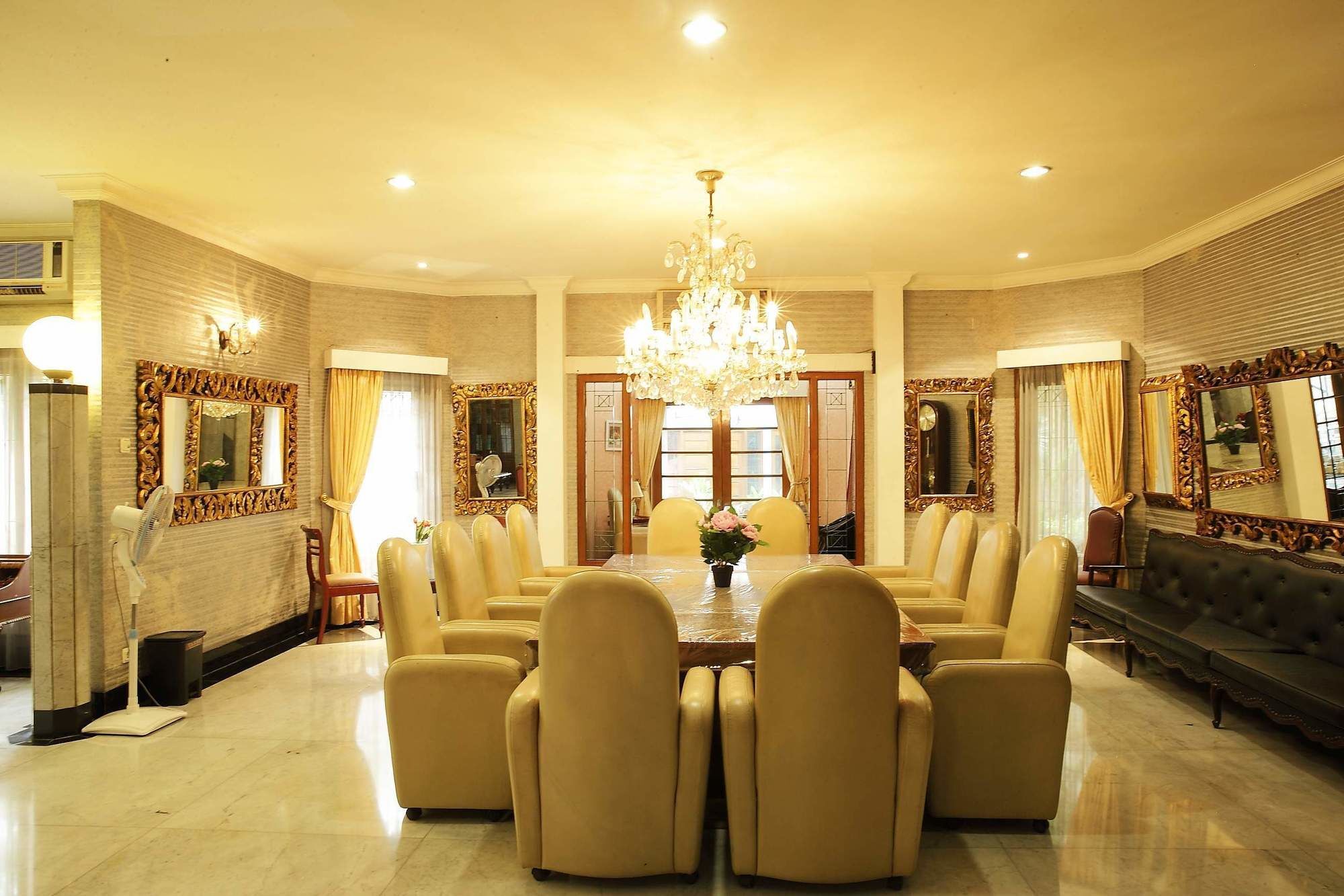 Arimbi Pejaten Suites Jakarta Buitenkant foto